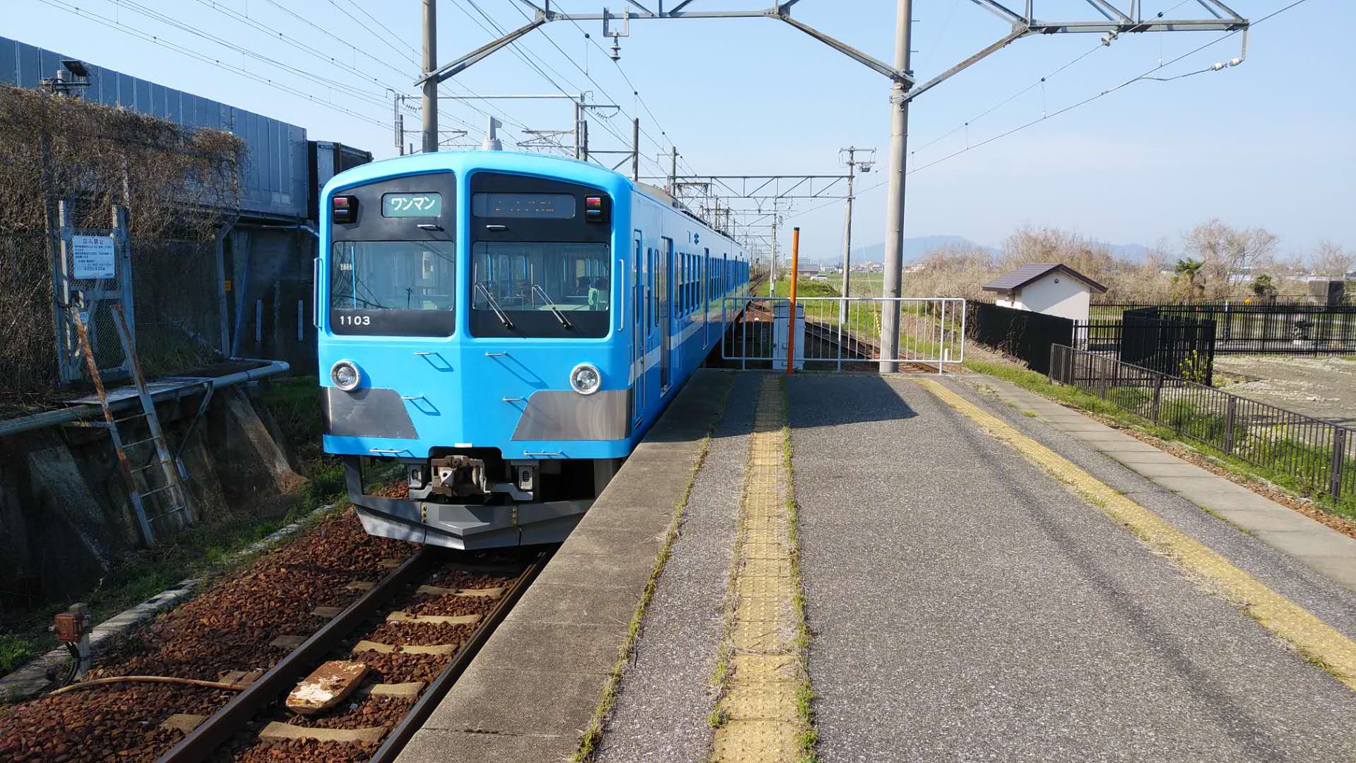��q�w